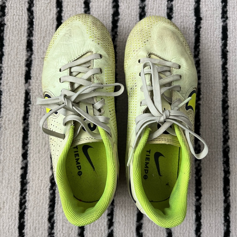 NIKE • Neon Yellow Tiempo Youth Cleats (Size 1.5Y)
